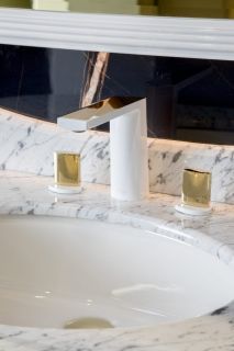 Смеситель для раковины Boheme Venturo 150-WG-ICE белый/золото